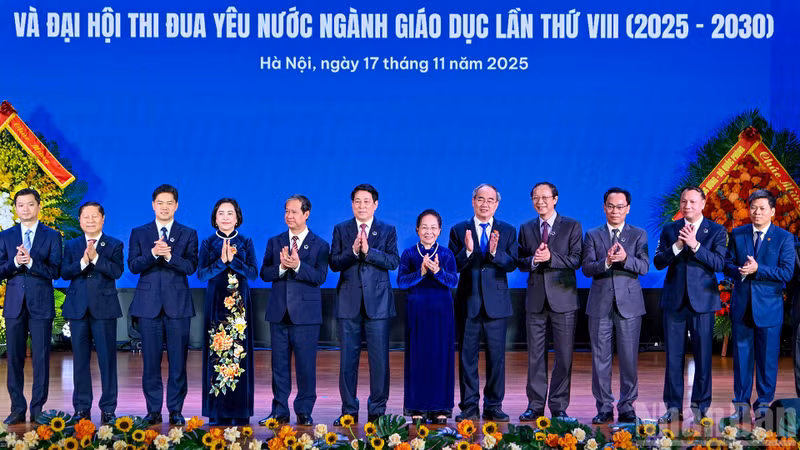Le Président de la République Luong Cuong assiste au VIIIᵉ Congrès national d’Émulation patriotique du secteur de l’éducation. Photo: nhandan.vn