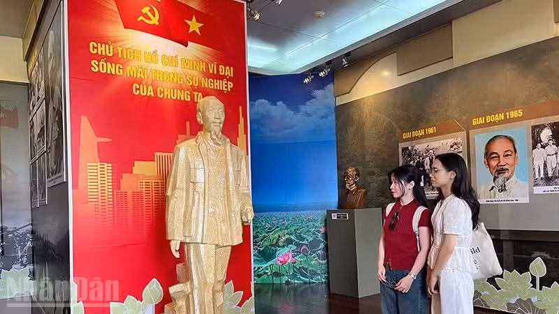 Exposition d’œuvres sculptées représentant le Président Hô Chi Minh au Musée Hô Chi Minh, antenne de Hô Chi Minh-Ville, en 2025. (Photo : LINH BAO)