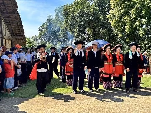 dua-le-cuoi-cua-nguoi-dao-do-den-gan-hon-voi-du-khach-20260901161338.jpg
