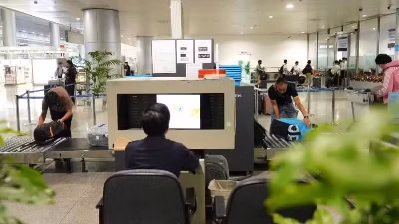 Ces nouvelles dispositions contribuent à moderniser la procédure de remboursement de la taxe sur la valeur ajoutée (TVA) en faveur des voyageurs étrangers quittant le Vietnam. Photo: nhandan.vn
