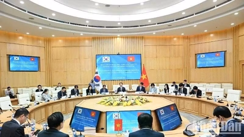 Lors de la 14e session du Comité mixte sur la coopération commerciale, industrielle et énergétique et la 8e session du Comité mixte sur la mise en œuvre de l'accord commercial Vietnam-R. de Corée tenue le 14 avril 2025 à Hanoï. Photo: VNA.