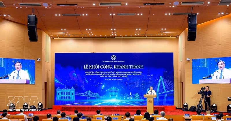 Cérémonie de lancement et d'inauguration de grands projets et ouvrages à Hanoï à l’occasion du 81e anniversaire de la Fête nationale. Photo: VNA