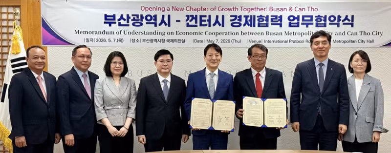 Cérémonie de signature du protocole d’accord de coopération économique entre la ville de Busan (République de Corée) et la ville de Can Tho. Source : Consulat général du Vietnam à Busan.