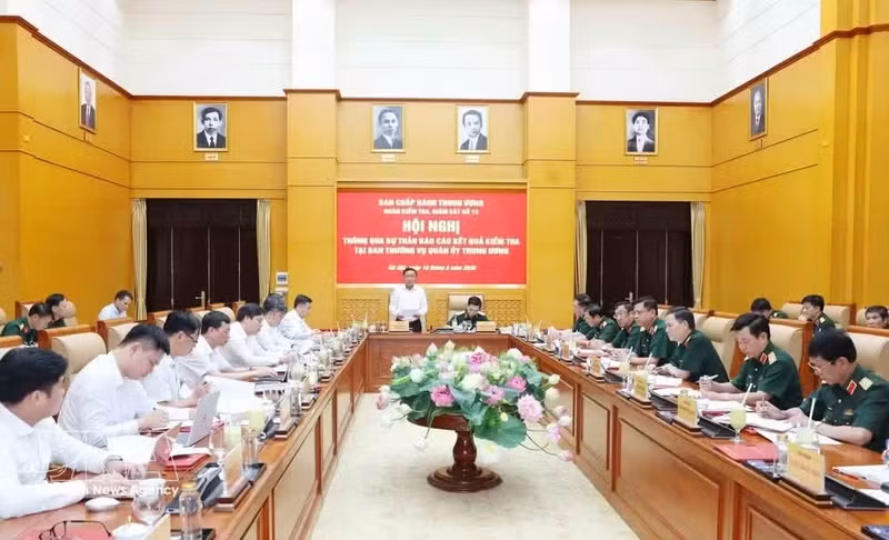 Trân Câm Tu, membre du Politburo et membre permanent du Secrétariat du Comité central du Parti communiste du Vietnam (PCV), lors de la conférence. Photo : VNA