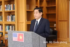 Le général de corps d’armée Nguyen Van Gau prend la parole lors de la visite de travail à l’Université de Géorgie. Photo: ministère de la Défense