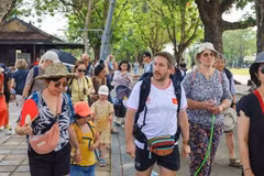 Les touristes affluent à Huê lors des vacances et des festivals. Photo: nhandan.vn