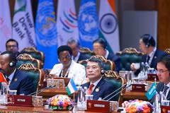 Le Premier ministre Le Minh Hung au 18e Sommet des économies émergentes (BRICS) à New Delhi. Photo: VNA