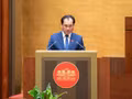 Le ministre de l’Agriculture et de l’Environnement, Trinh Viet Hung, présente les documents du gouvernement portant sur les orientations politiques relatives à la révision de la Loi foncière de 2024. Photo : Quochoi.