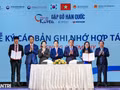 Signature de l'accord de coopération pour le développement des industries culturelles entre Dong Nai et des partenaires de la République de Corée. Photo : Dantri.