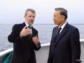 Le roi danois Frederik X présente le projet d'île artificielle de Lynetteholm au secrétaire général du Parti et président To Lam lors d'une excursion en bateau sur l'île. Photo : VNA.