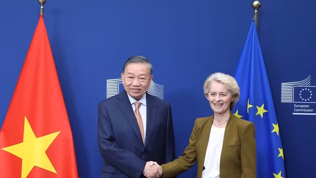 Le secrétaire général du PCV et président de la République, To Lam, et la présidente de la Commission européenne (CE), Ursula von der Leyen. Photo : VNA.