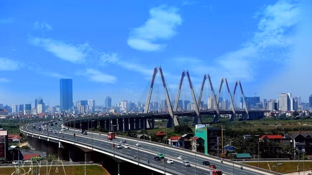 Le pont Nhat Tan, à Hanoï. Photo : VNA.