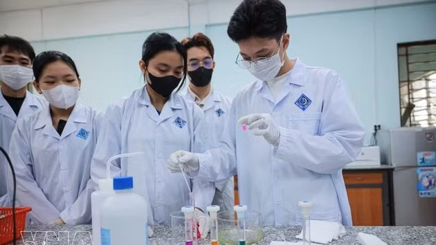 Recherche scientifique à l’Université de Can Tho. Photo : VNA.