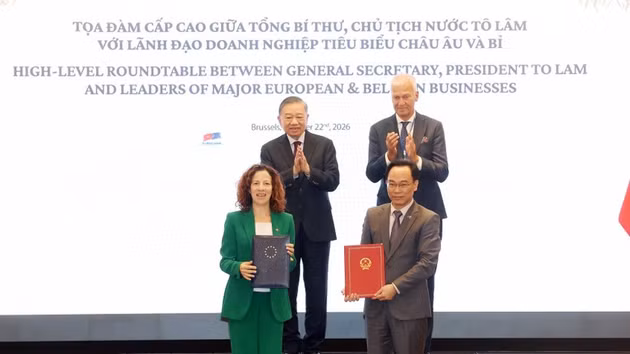 Le secrétaire général du PCV et président vietnamien To Lam assiste à l’échange d’accords de coopération. Photo : VNA.