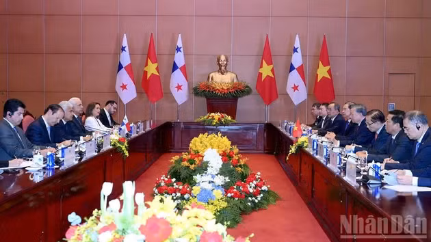 Le secrétaire général du Comité central du Parti communiste du Vietnam (PCV) et président de la République, To Lam, et le président de la République du Panama, José Raúl Mulino. Photo : VNA.
