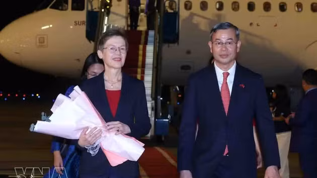 La Première ministre de la Principauté du Liechtenstein, Brigitte Haas, a été accueillie par le ministre des Finances, Ngo Van Tuan. Photo : VNA.