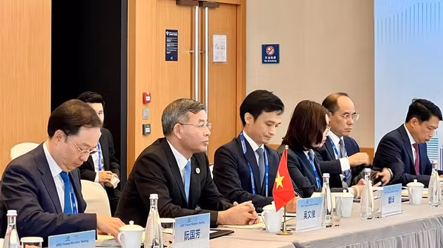 Le ministre Ngo Van Tuan lors de la séance de travail. Photo : Ministère des Finances.