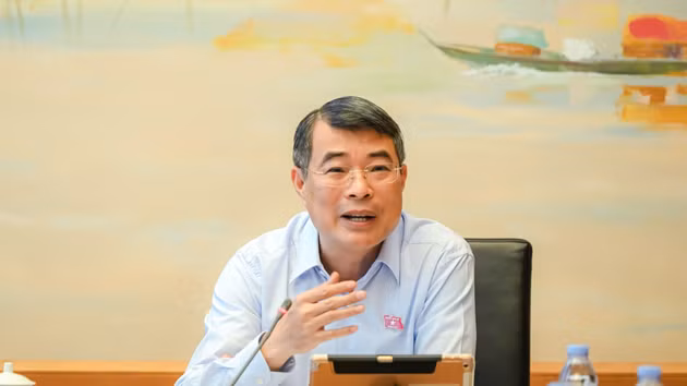 Le Premier ministre Le Minh Hung prend la parole lors de la séance de discussion du groupe 3, composé des délégations de l’Assemblée nationale de Hai Phong, des provinces de Ha Tinh et de Lang Son. (Photo : DUY LINH)