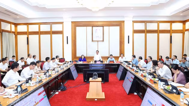 La réunion sur le Système de suivi et de pilotage intelligent et le Système de gestion du travail et d’évaluation des cadres dans l’environnement numérique. Photo : VNA.