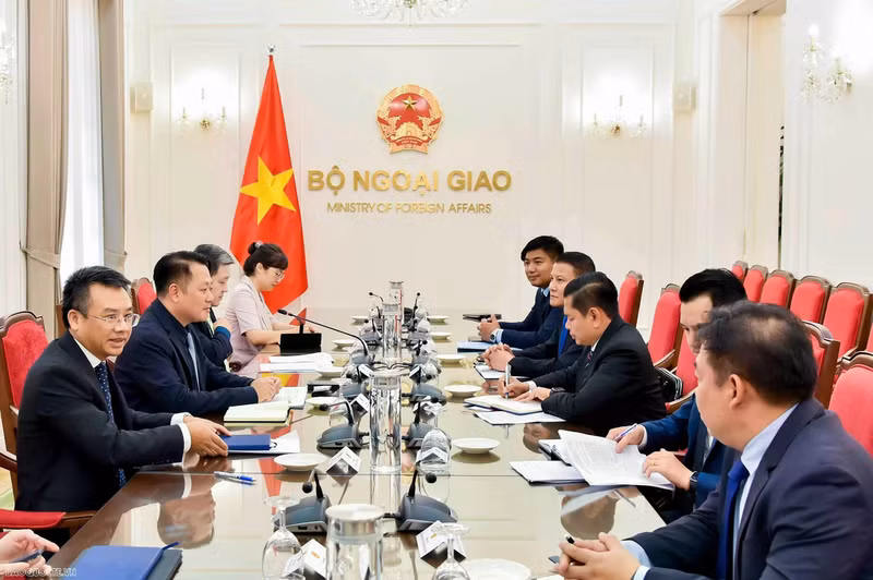 m-viet-anh-bqt.jpg