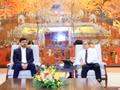 Le vice-président du Comité populaire de Hanoi, Truong Viet Dung (à droite), reçoit Mohamed bin Taliah, ministre adjoint au Cabinet des Émirats arabes unis chargé des échanges d’expériences gouvernementales. Photo : daibieunhandan.vn