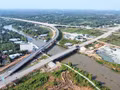 Un réseau de transport multimodal créera de de nouvelles perspectives de croissance pour Can Tho. Sur la photo : l'autoroute Can Tho - Ca Mau. (Photo : Trung Chanh)