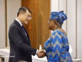 Le Premier ministre Le Minh Hung et la directrice générale de l’OMC Ngozi Okonjo-Iweala. Photo : VNA.