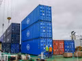 Déchargement de conteneurs importés de Chine, transportés par le navire BBG Nan Ning Bo Run jusqu'au port de Can Tho. Photo : VNA.