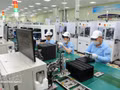 Chaîne de production de la société électronique SAMK WANG, dans le parc industriel de Quang Chau, province de Bac Ninh. Photo : VNA.