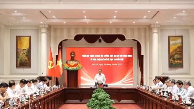 Le secrétaire général du Parti et président de la République, To Lam, s’exprime lors de la réunion du Comité directeur central sur le perfectionnement des institutions et l'application des lois. Photo : VNA.