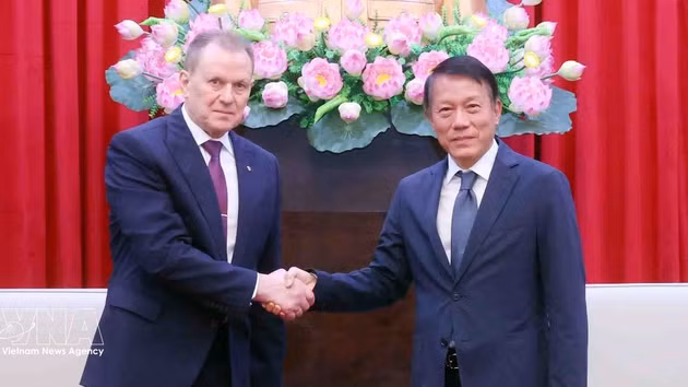 Le général Luong Tam Quang, ministre vietnamien de la Sécurité publique (droite), et le général Arkady Aleksandrovich Gostev, directeur du Service fédéral d’exécution des peines de Russie (FSIN). Photo: VNA