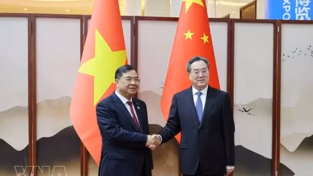 Les relations Vietnam-Chine continuent de progresser positivement et globalement