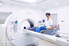 Le système d’imagerie UCT 960, équipé de l’intelligence artificielle, a été mis en service à l’Hôpital général international de Hai Phong. Photo : VNA.