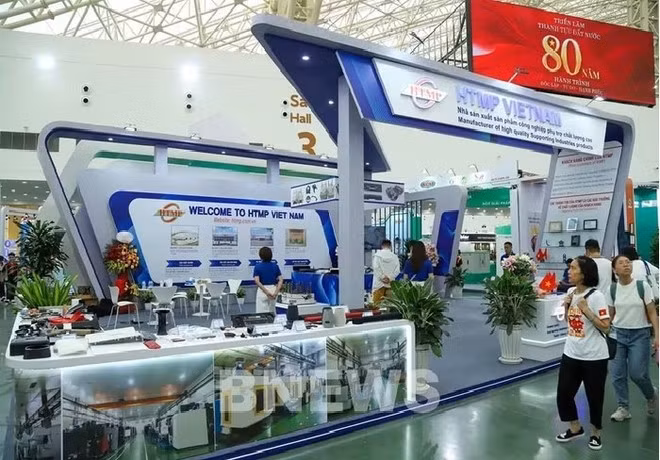 L’industrie manufacturière vietnamienne se trouve à un tournant décisif. Longtemps cantonnée à la sous-traitance et à l’assemblage, elle nourrit désormais l’ambition de s’élever pour concurrencer à armes égales sur les marchés régionaux et mondiaux. Photo: Bnews/vnanet.vn