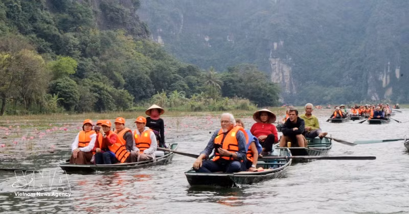 Au premier semestre 2026, la province de Ninh Binh enregistre des résultats remarquables, avec 17,6 millions de visiteurs. Photo : VNA. 