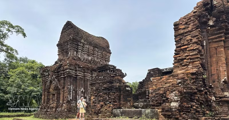Situé dans la commune de Thu Bon, à Da Nang, le sanctuaire de My Son est réputé pour son architecture monumentale. Photo: VNA 