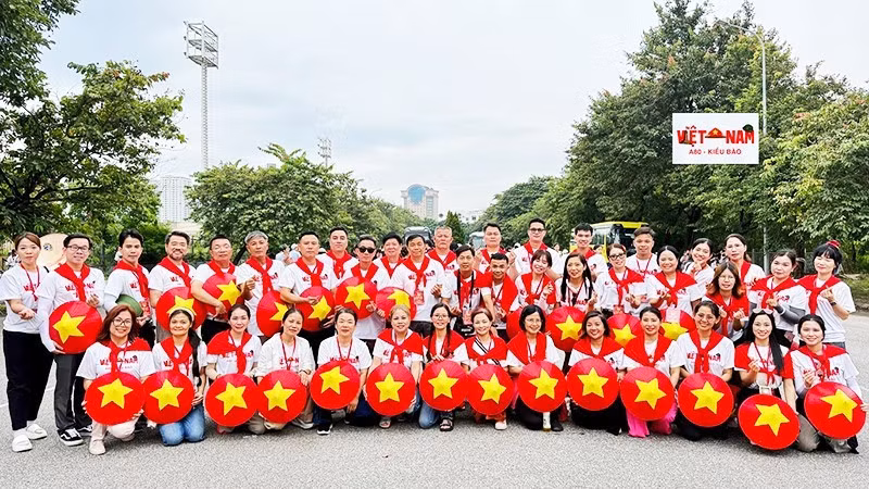 La participation, pour la première fois, de la diaspora vietnamienne à un défilé militaire et civil permet de réaffirmer la force de la grande union nationale : où qu’ils vivent, les Vietnamiens tournent toujours leur cœur vers la grande fête de la nation.