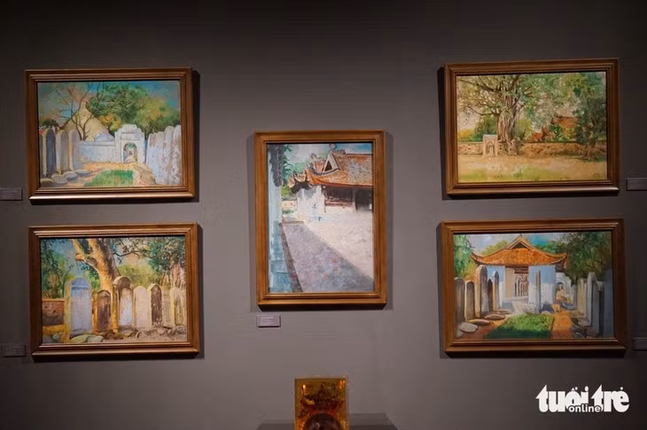L'exposition « Van Mieu – Quoc Tu Giam dans l'art » se poursuivra jusqu'au 5 août 2026, offrant au public l'occasion de découvrir près d'un siècle de créations artistiques inspirées par ce monument emblématique. Photo : tuoitre.vn