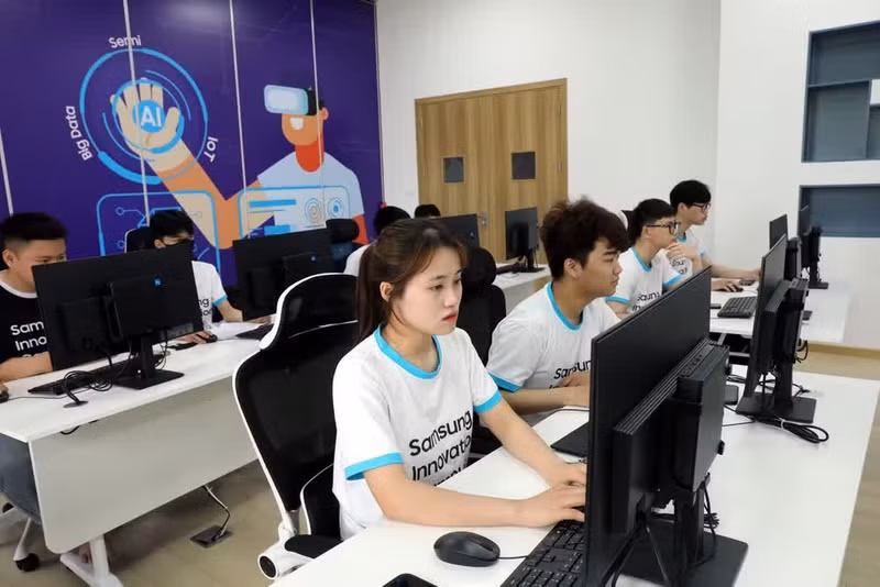 Un cours d'intelligence artificielle dispensé dans le cadre du programme Samsung Innovation Campus au Vietnam–Corée College of Technology Bac Giang. Photo : VNA
