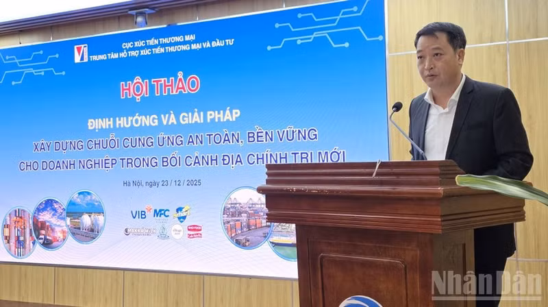 Bui Quang Hung, vice-directeur de l’Agence de promotion du commerce (relevant du ministère de l’Industrie et du Commerce), prend la parole lors du séminaire. Photo : NDEL