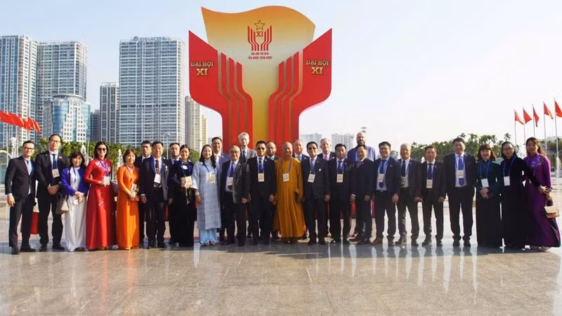 Des Vietnamiens d'outre-mer participant au XIe Congrès national d'émulation patriotique. Photo: VNA