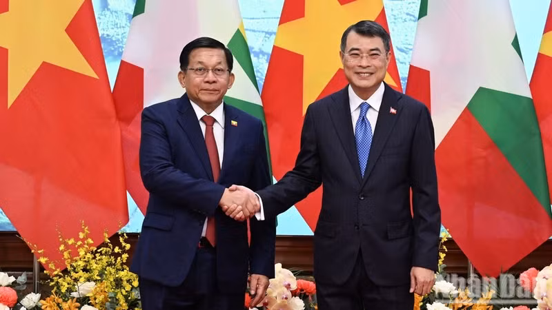 Le Premier ministre vietnamien Le Minh Hung (droite) et le président du Myanmar Min Aung Hlaing. Photo : NDEL.