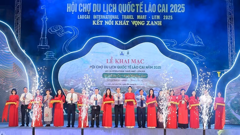 Lors de la cérémonie d'ouverture de la Foire internationale du tourisme de Lao Cai 2025, le 5 juin. Photo : NDEL.