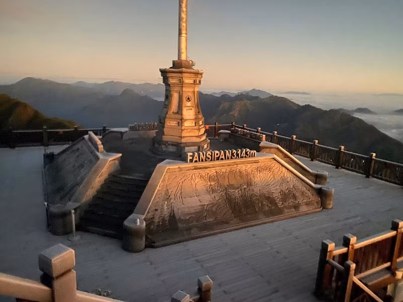 En hiver, le mont Fansipan accueille de nombreux touristes curieux de voir la neige dans un pays tropical. Photo : Sun World Fansipan Legen.