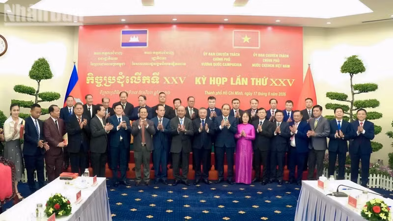Des délégués vietnamiens et cambodgiens lors de la réunion. Photo : NDEL