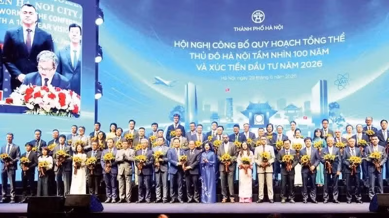Lors de la conférence sur la promotion des investissements 2026 et la présentation officielle du Plan directeur de la capitale Hanoï avec vision à 100 ans, le 29 juin à Hanoï. Photo : NDEL. 