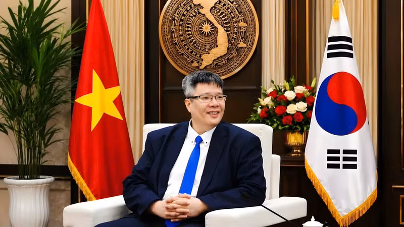 Le docteur Tran Hai Linh, membre du Comité central du Front de la Patrie du Vietnam, président de l’Association des entrepreneurs et investisseurs Vietnam – R. de Corée (VKBIA) et président fondateur de l’Association des experts et intellectuels Vietnam – R. de Corée (VKEIA).