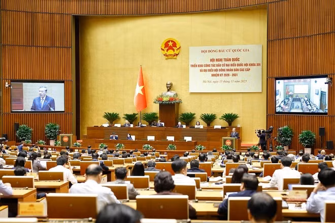 La conférence nationale visant à diffuser et mettre en œuvre la Directive du Bureau politique sur les travaux préparatoires des élections des députés de la 16e Assemblée nationale et des membres des Conseils populaires à tous les niveaux pour le mandat 2026-2031. Photo : VNA