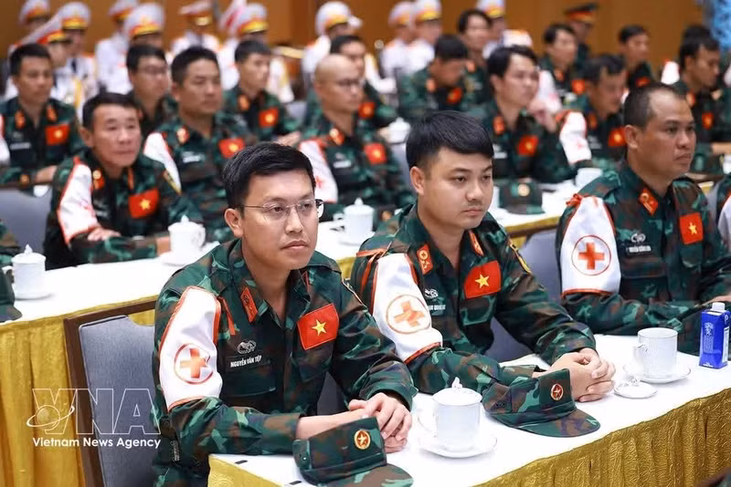 Des militaires de l'Armée populaire du Vietnam ayant participé aux opérations d'assistance au Venezuela après le double séisme. Photo : VNA