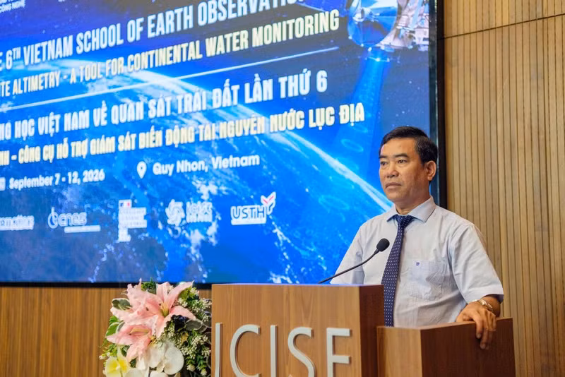 Pour le Dr.Nguyên Huu Hà, l’observation de la terre par satellite joue désormais un rôle croissant dans la recherche scientifique et le développement socio-économique. Photo : ICISE